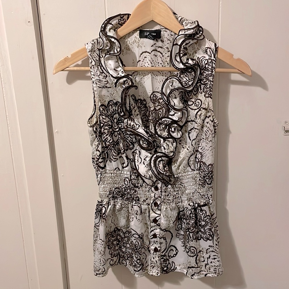 Sleeveless shirt